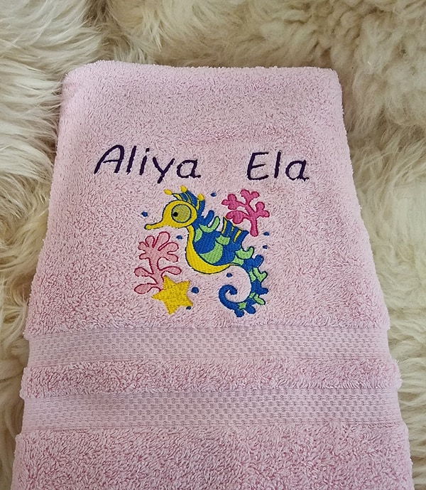 Handtuch Seepferdchen rosa mit Namen bestickt W401