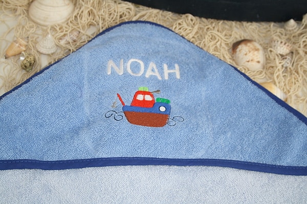 Babybadetuch Kapuzenhandtuch Boot & Wunschname W558