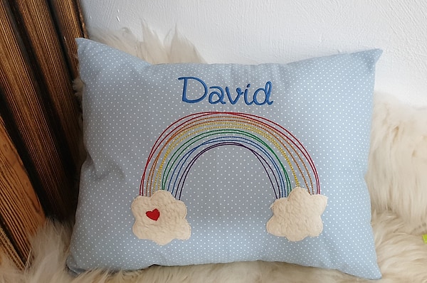 Kissen Taufkissen Regenbogen mit Herz hellblaue Punkte & Wunschnamen W1289