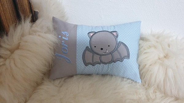 Kissen Fledermaus grau blau & Wunschnamen W1371