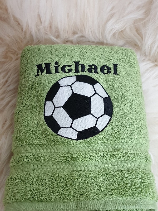 Handtuch Fußball mit Namen bestickt W408