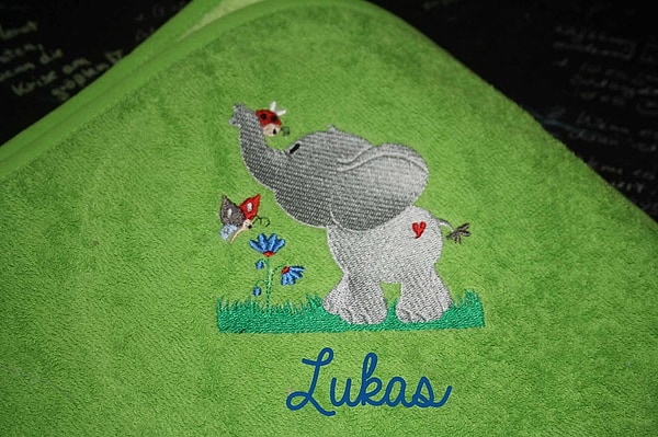 Babybadetuch Kapuzenhandtuch Elefant grün & Wunschname W546