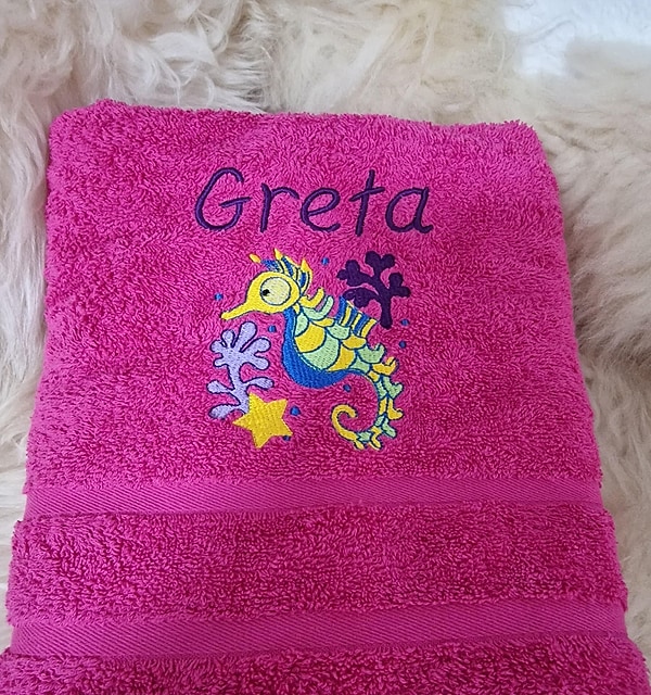 Handtuch Seepferdchen pink gelb blau grün mit Namen bestickt W400