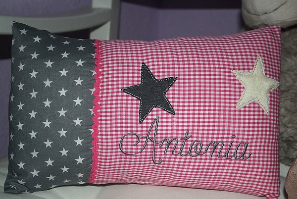 Kissen 2 Sterne graue Sterne pink Karo & Wunschnamen W1175