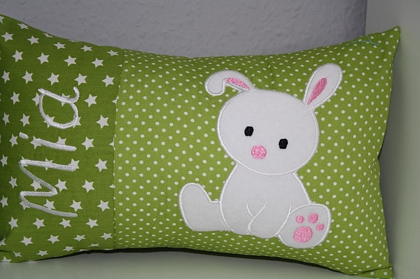 Kissen Hase Häschen Sterne Punkte grün & Wunschnamen W1258