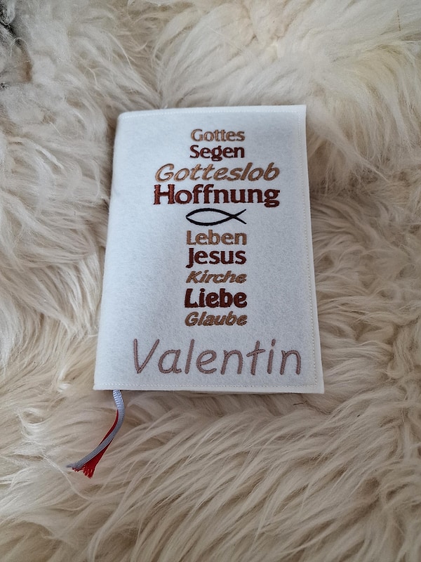 Gotteslobhülle Hülle Gesangsbuchhülle Kreuz braun beige Wollfilz cremeweiß mit Namen W1612