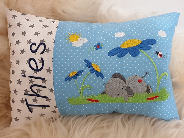 Kissen Elefant unter der Blume weiß blaue Punkte & Wunschnamen W1393
