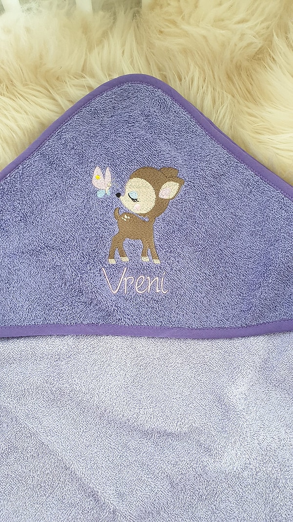 Babybadetuch Kapuzenhandtuch Reh Schmetterling lila flieder & Wunschname W553
