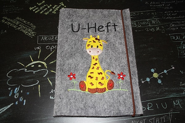 U-Heft Hülle Giraffe mit Namen W636