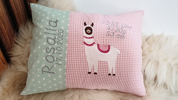 Geburtskissen Kissen Lama Alpaka Sterne mint Karo rosa mit Wunschdaten W791