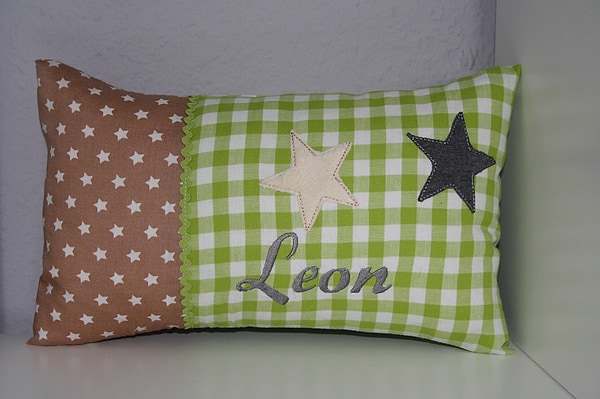 Kissen 2 Sterne beige Sterne grün karo 1 & Wunschnamen W1148