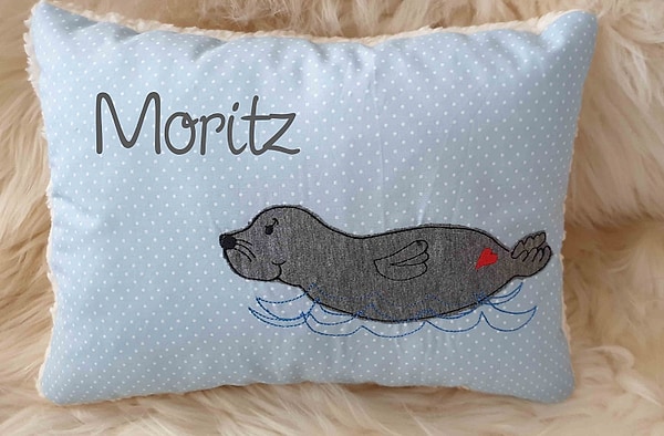 Kissen Taufkissen Robbe mit Herz blau Punkte & Wunschnamen W1302