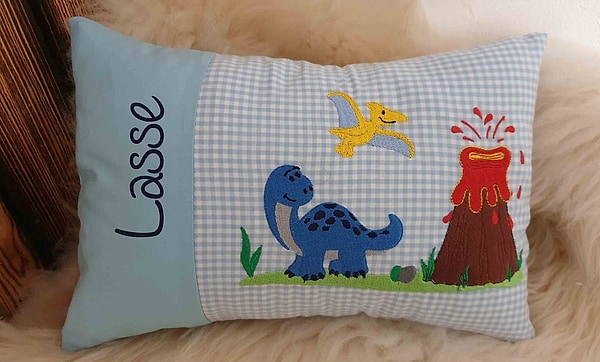 Kissen Dino Dinosaurier Vulkan hellblau & Wunschnamen W1429