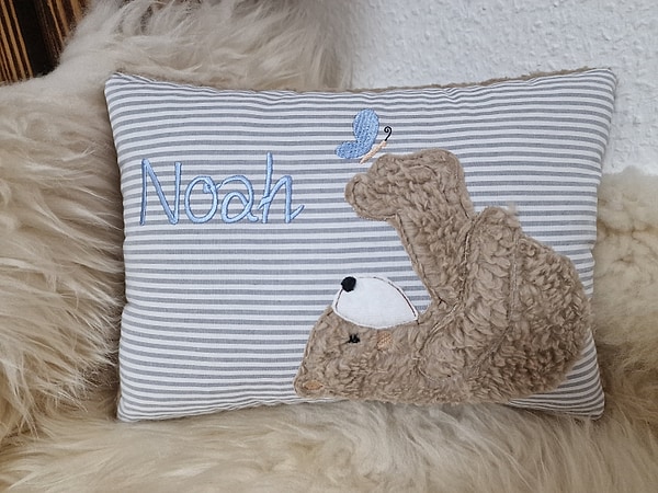Kissen Taufkissen Bär Teddy Schmetterling Streifen grau hellblaue Schrift & Wunschnamen W788