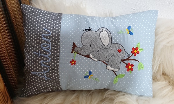 Kissen Elefant auf dem Ast kleine Sterne grau Punkte hellblau & Wunschnamen W807