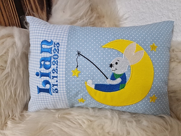Kissen Hase im Mond Karo hellblau Punkte hellblau & Wunschnamen W760