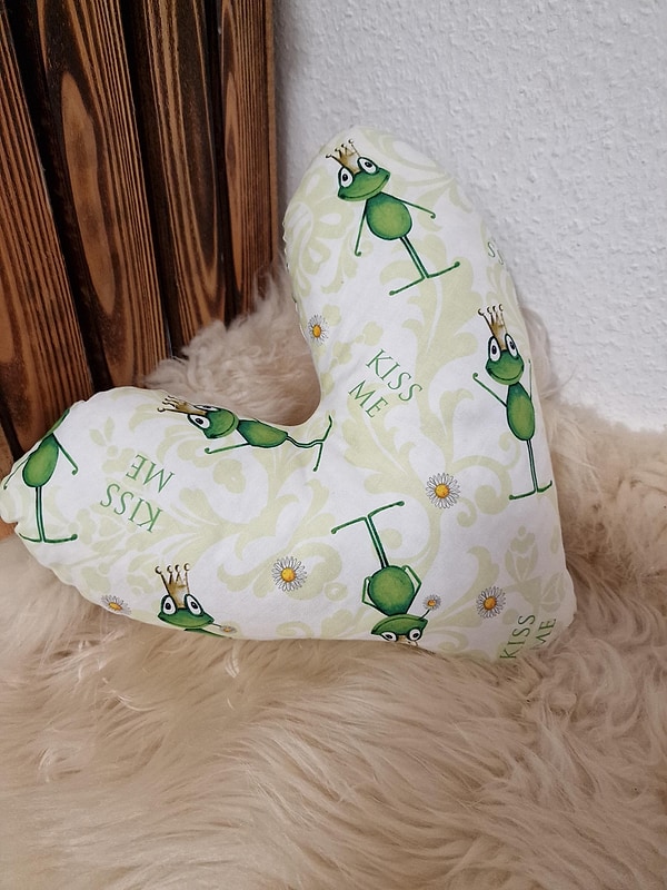 Herzkissen Mastektomie Kissen Brustherzkissen Lagerungskissen Frosch kiss me W1558