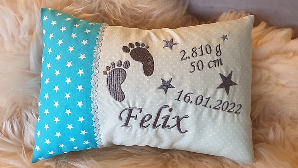 Kissen Geburtskissen Füsschen Sterne türkis mint & Wunschnamen W1232
