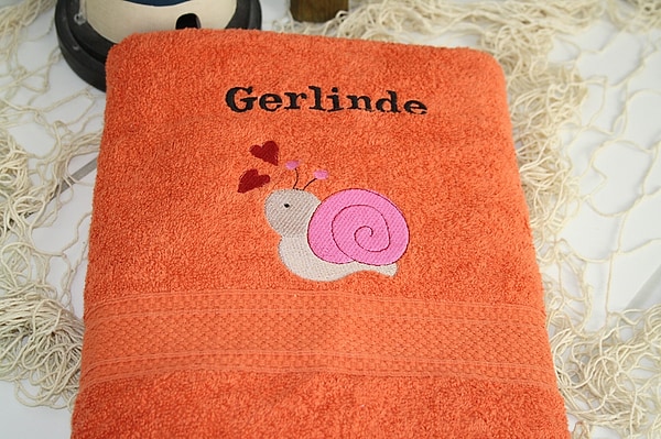 Handtuch Schnecke Herzchen orange mit Namen bestickt W445