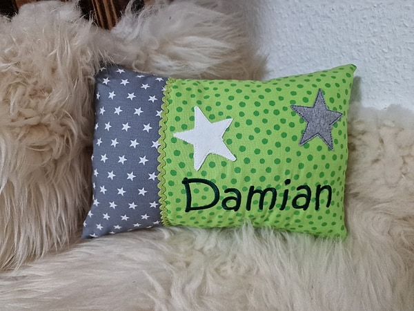 Kissen 2 Sterne graue Sterne grüne Dots & Wunschnamen W1097