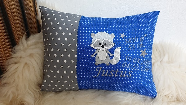 Kissen Geburtskissen Waschbär Sterne grau Punkte royal blau & Wunschnamen W1378