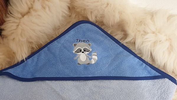 Babybadetuch Kapuzenhandtuch Waschbär blau blau & Wunschname W515