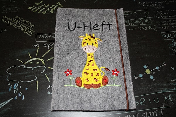 U-Heft Hülle Giraffe mit Namen W636