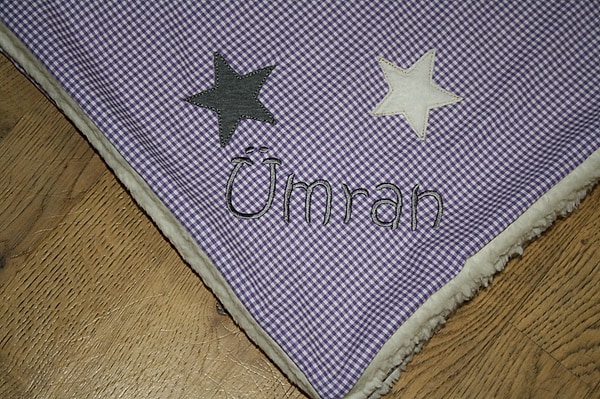Babydecke Decke Kuscheldecke 2 Sterne Karo lila & Wunschnamen W61