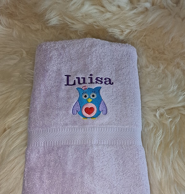 Handtuch Eule flieder mit Namen bestickt W555
