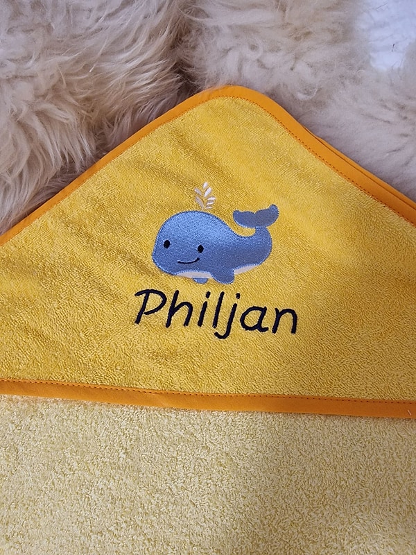 Babybadetuch Kapuzenhandtuch Wal gelb & Wunschname W465