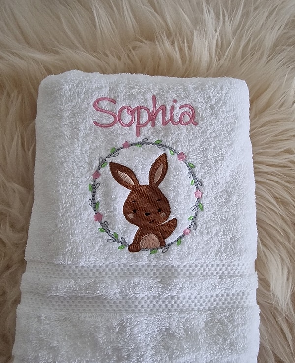 Handtuch Hase Häschen braun im Kreis mit Namen bestickt W509