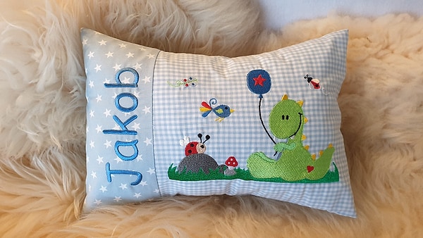 Kissen Dino Sterne hellblau Karo hellblau & Wunschnamen W1032