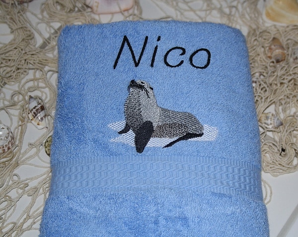 Handtuch Seehund mit Namen bestickt W348