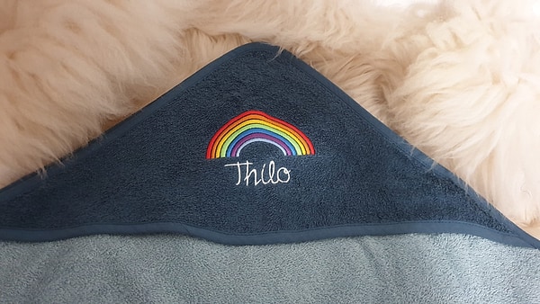 Babybadetuch Kapuzenhandtuch Regenbogen stahl-dunkelblau & Wunschname W480