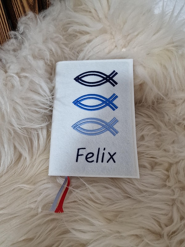Gotteslobhülle Hülle Gesangsbuchhülle 3 Fische blau Wollfilz cremeweiß mit Namen W1615
