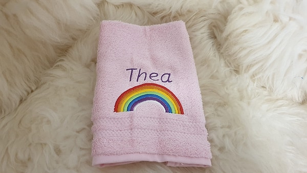 Handtuch Regenbogen #1 mit Namen bestickt W532