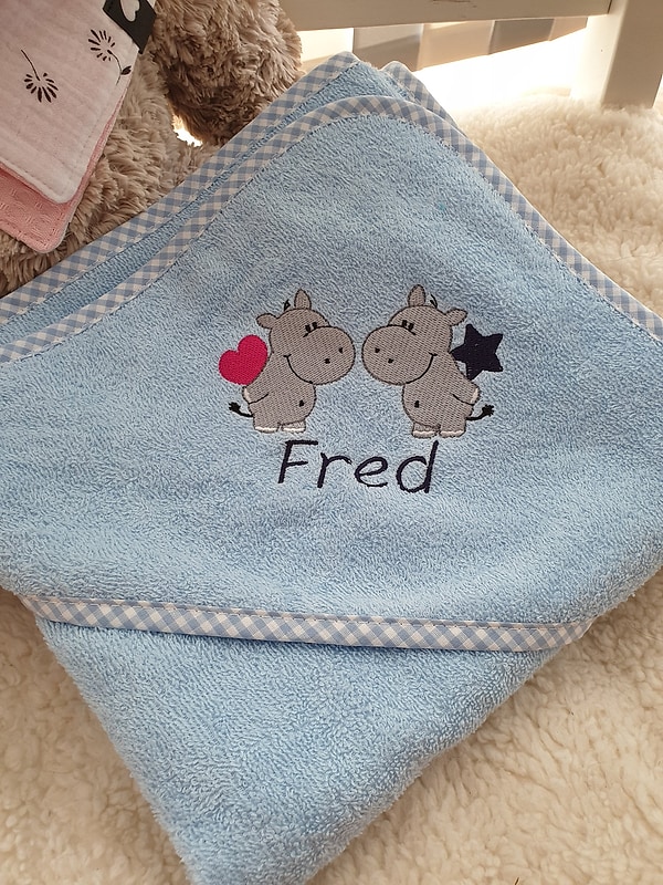 Babybadetuch Kapuzenhandtuch Nilpferd Herz Stern blau & Wunschname W593