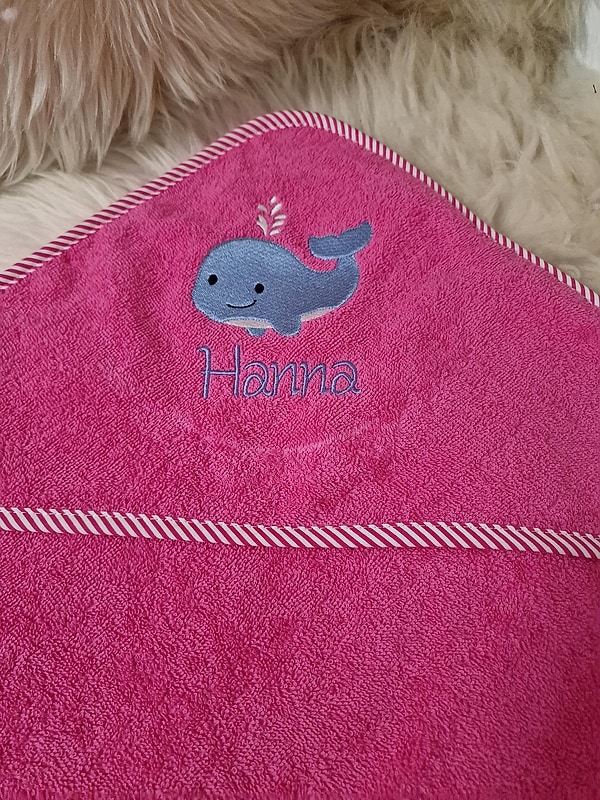 Babybadetuch Kapuzenhandtuch Wal pink flieder Schrift & Wunschname W1458