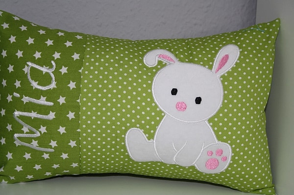 Kissen Hase Häschen Sterne Punkte grün & Wunschnamen W1258