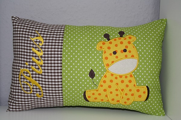 Kissen Giraffe Karo braun  Punkte grün & Wunschnamen W1013
