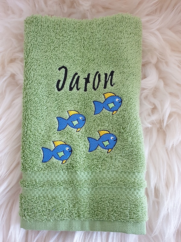 Handtuch 4 Fische mit Namen bestickt W349