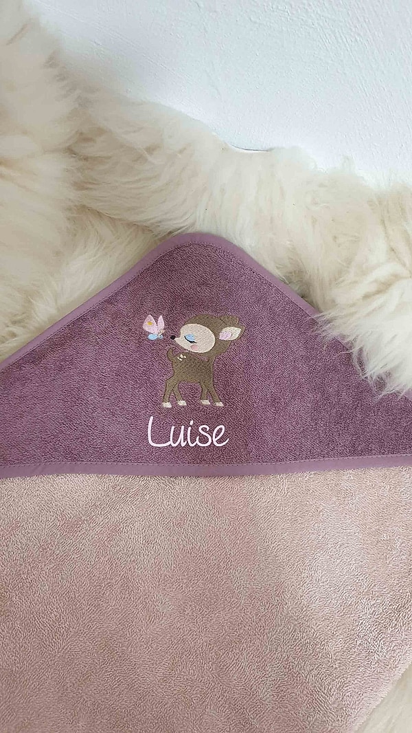 Babybadetuch Kapuzenhandtuch Reh Schmetterling mauve & Wunschname W456