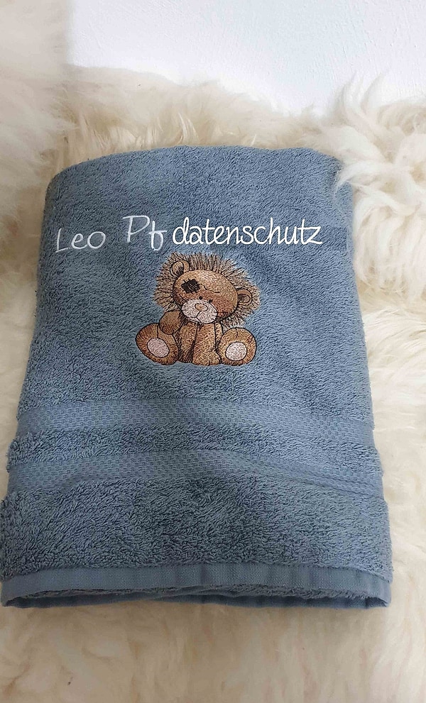 Handtuch Löwe grau mit Namen bestickt W556