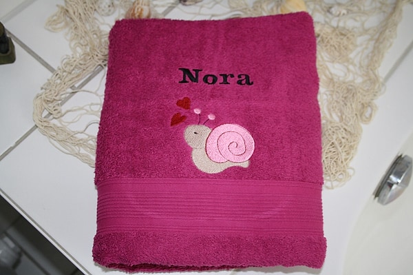 Handtuch Schnecke Herzchen pink mit Namen bestickt W382