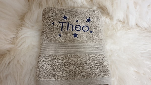Handtuch Sterne beige mit Namen bestickt W370