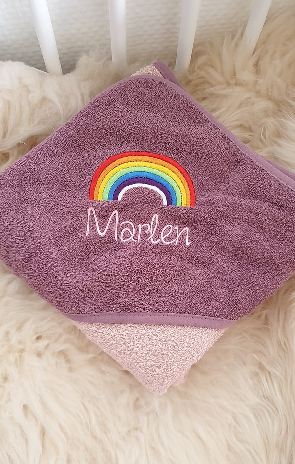 Babybadetuch Kapuzenhandtuch Regenbogen mauve & Wunschname W361