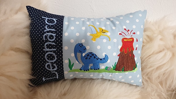 Kissen Dino Dinosaurier Vulkan dunkelblau hellblau & Wunschnamen W1268