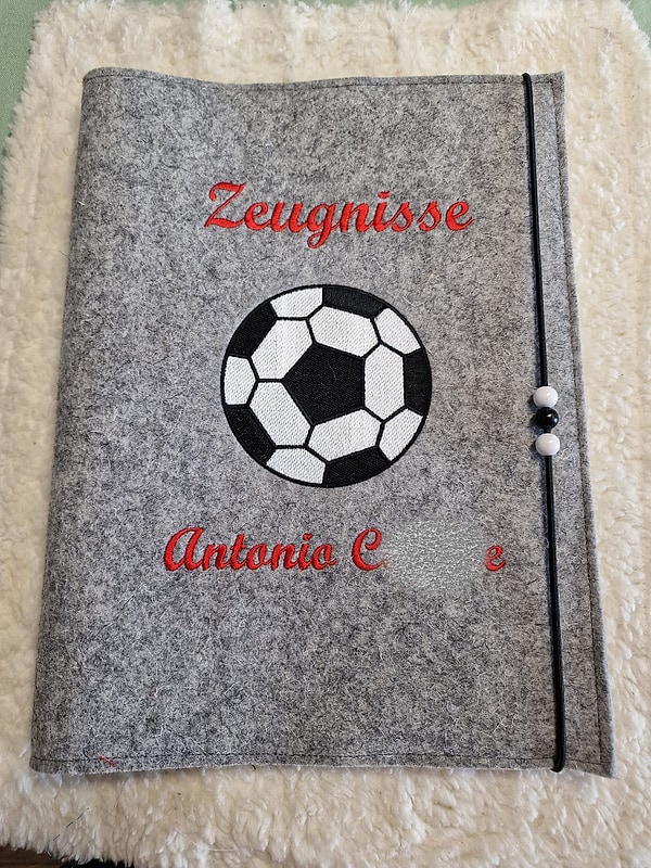 Zeugnismappe Fußball rote Schrift mit Namen W104