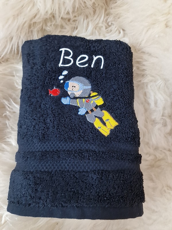 Handtuch Taucher mit Namen bestickt dunkelblau W527