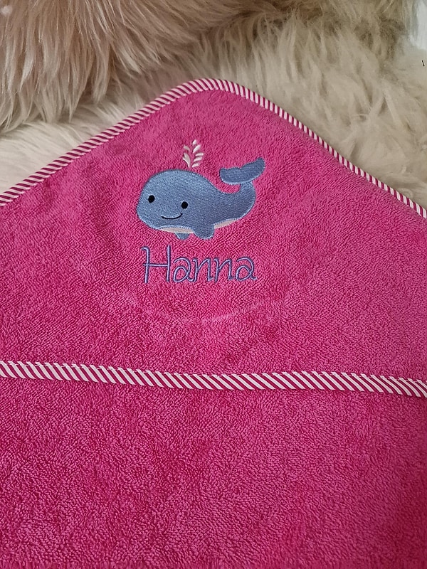 Babybadetuch Kapuzenhandtuch Wal pink flieder Schrift & Wunschname W1458